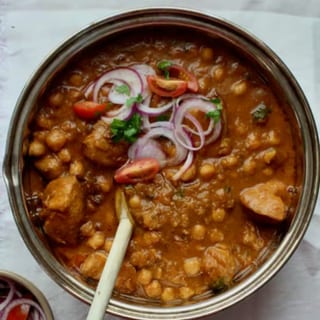 Murgh Chana(half Tray)