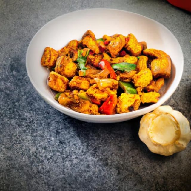 Chicken Jalfrezi (half tray).