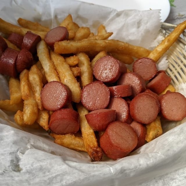 Salchipapas.